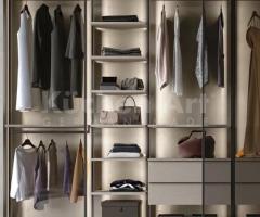 Dressing Linéaire Vertical avec Porte Coulissante en Verre | Design minimaliste - 5