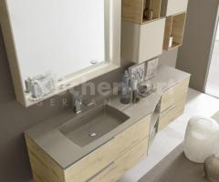 Salle de Bains chic, Design Italien avec Vasque intégré Miroir Rétroéclairé et Éléments Suspendus - 4