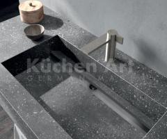 Salle de Bains Moderne avec Vasque en HPL Unicolor et Éléments Suspendus en Laque Mate - 2