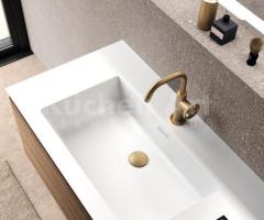 Salle de Bains Minimaliste avec Meubles Suspendus et Vasque Intégrée en Grès Calacatta - 8
