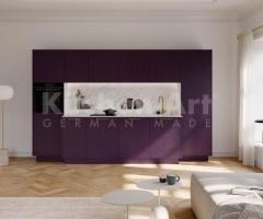 Cuisine sur-mesure : Design Audacieux et Raffiné avec Poignées Dorées et Céramique Calacatta