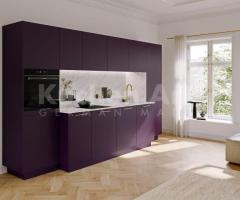 Cuisine sur-mesure : Design Audacieux et Raffiné avec Poignées Dorées et Céramique Calacatta - 2