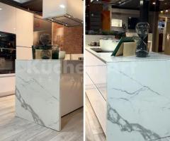 Cuisine Moderne blanche en U avec Plan de Travail Céramique Marbré | Design Épuré - 3