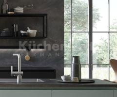 Cuisine moderne vert eucalyptus – PORTO-GL avec îlot central - 3